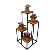 Floreira de chão para cantos tipo banquetas e acabamento em madeira