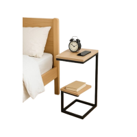 Mesa de cabeceira com mini andar e acabamento em madeira